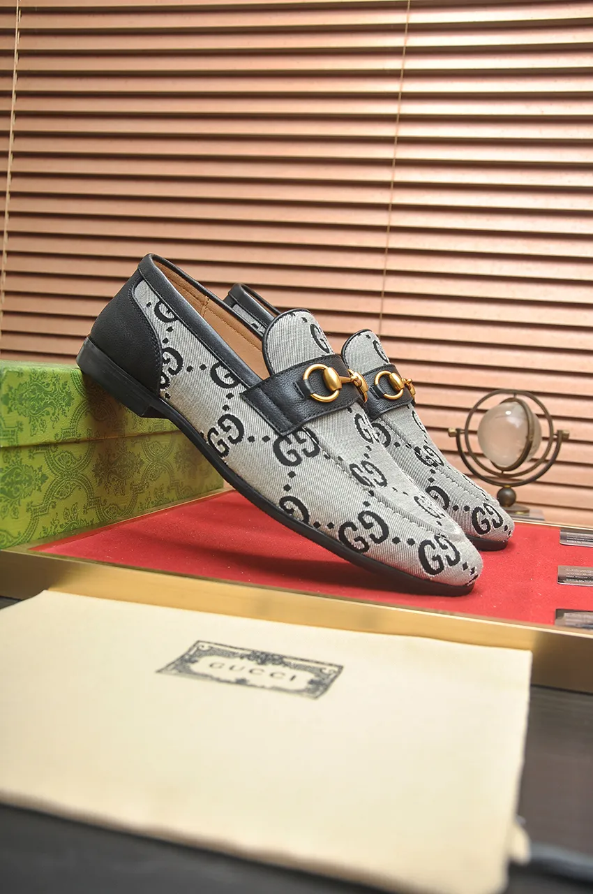 Men's shoes 💰600💶 Brand: GUCCI (Gucci) Standard size: Men's size 38/44 (45 can be customized) Grade: Same as the official website Original quality Material: Original cowhide Water-dyed cowhide lining Original rubber outsole Style category: Men's fashionable casual leather shoes Distinguished big-name luxury elements Top luxury Color: Actual picture